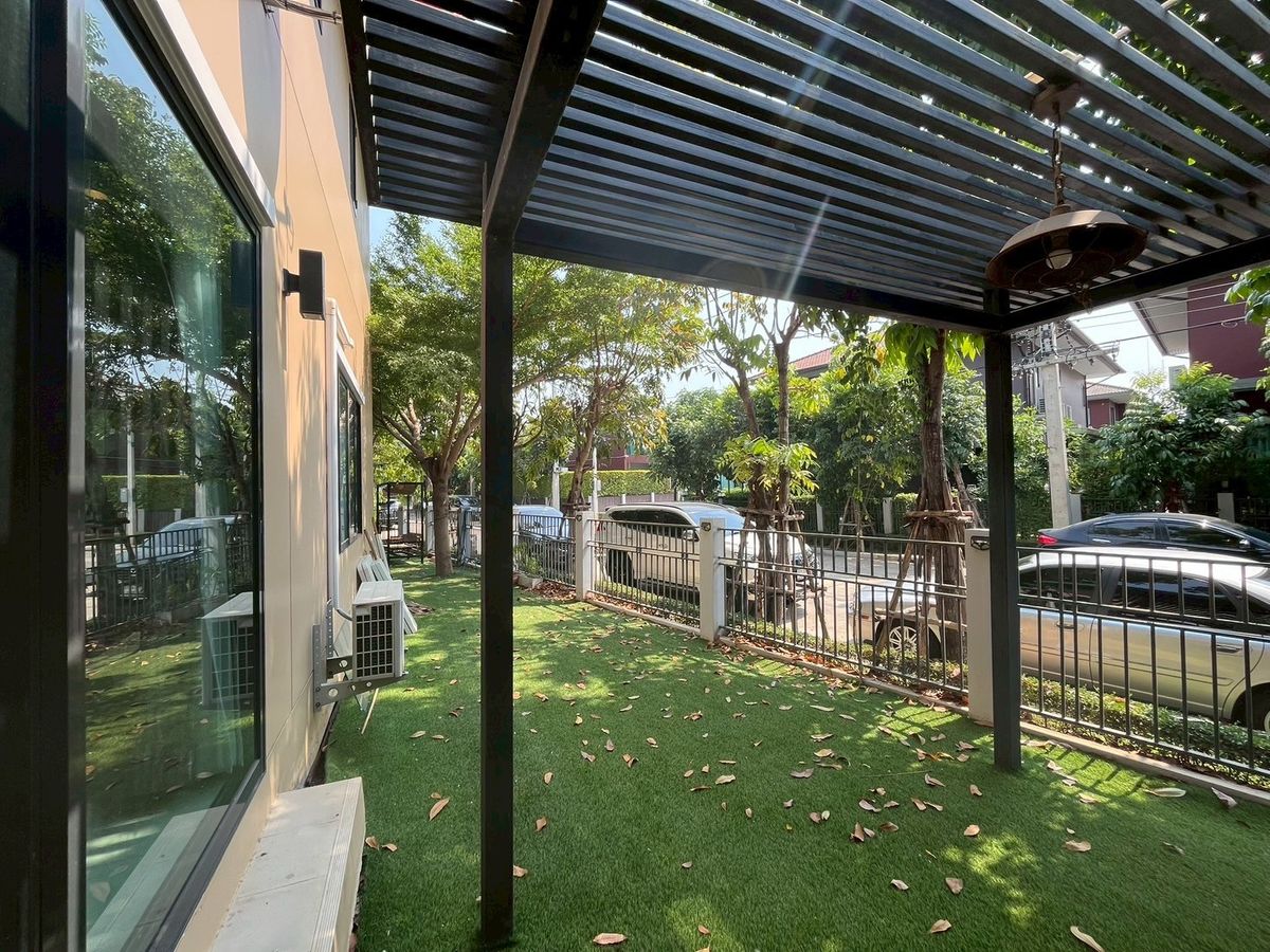 For SaleHousePathum Thani,Rangsit, Thammasat : 📌 Luxury Large Single House for Sale in Burasiri Rangsit, Corner Plot, 90 sq.wah (360 sqm), 4 Bedrooms, 5 Bathrooms, 1 Maid’s Room. Special Price: Only 10.5 Million Baht! (from original 11.7 MB)