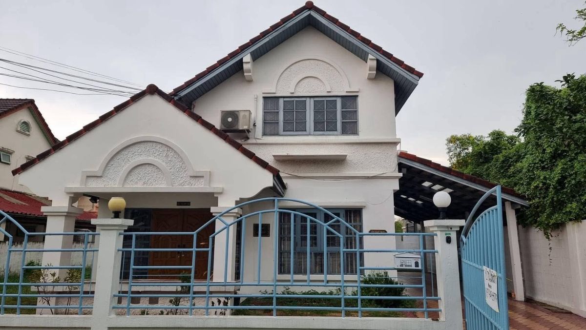 For RentHousePathum Thani,Rangsit, Thammasat : Book first. ￼🎉🎉 
 The house is very big 
 The area of ​​88 sq.w. The cheapest price in the Muang Ek Village, 5 projects near Rangsit, only 1.8 km.