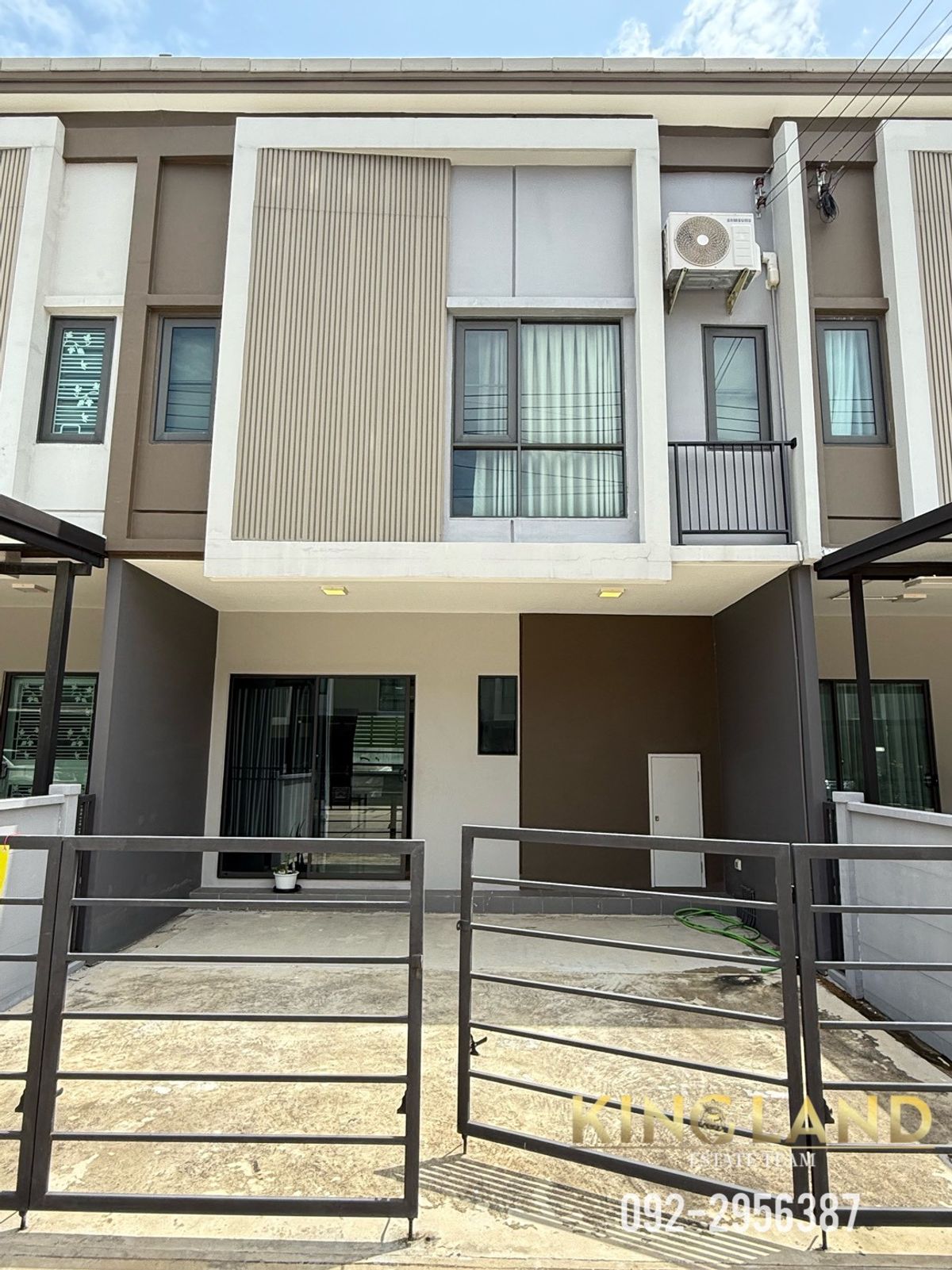 For RentTownhomePathum Thani,Rangsit, Thammasat : #2 -storey townhome for Grand Pleano Phahon - Vibhavadi Grande Pleno Phahol -Vibhavadi from AP 📍 next to Phahonyothin Road - only 5 minutes to Don Mueang Expressway. 💵 New rental: 17,000 baht/month 🚫 Do not accept pets