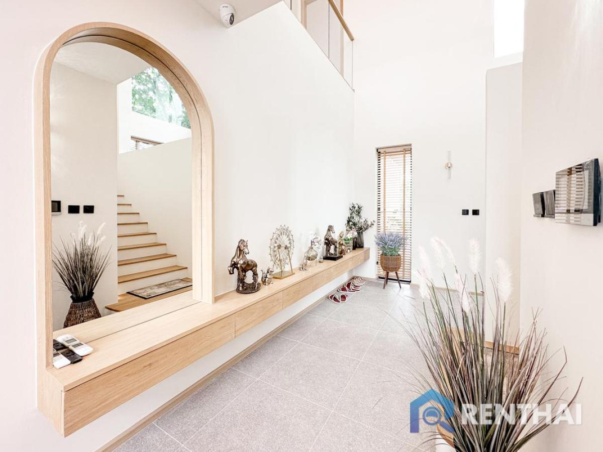 For SaleHousePattaya, Bangsaen, Chonburi : 2-storey luxury pool villa