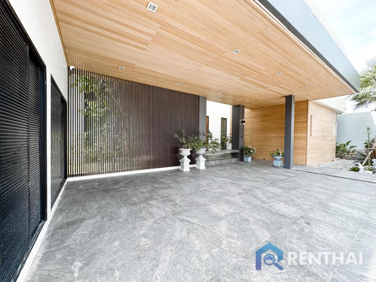 For SaleHousePattaya, Bangsaen, Chonburi : 2-storey luxury pool villa