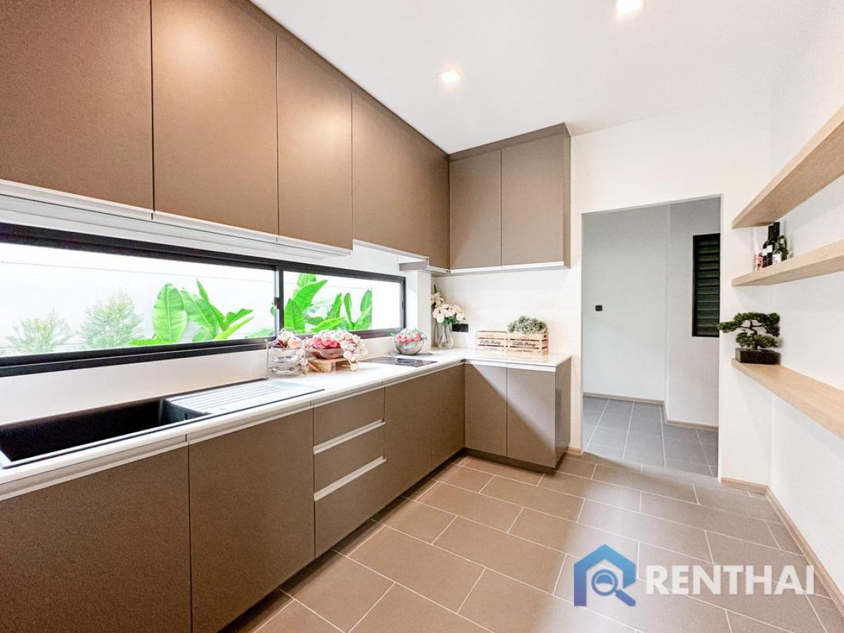 For SaleHousePattaya, Bangsaen, Chonburi : 2-storey luxury pool villa