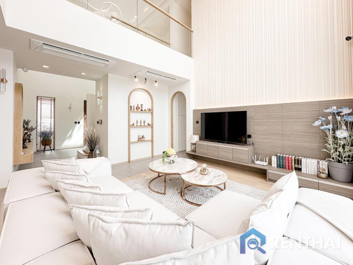 For SaleHousePattaya, Bangsaen, Chonburi : 2-storey luxury pool villa