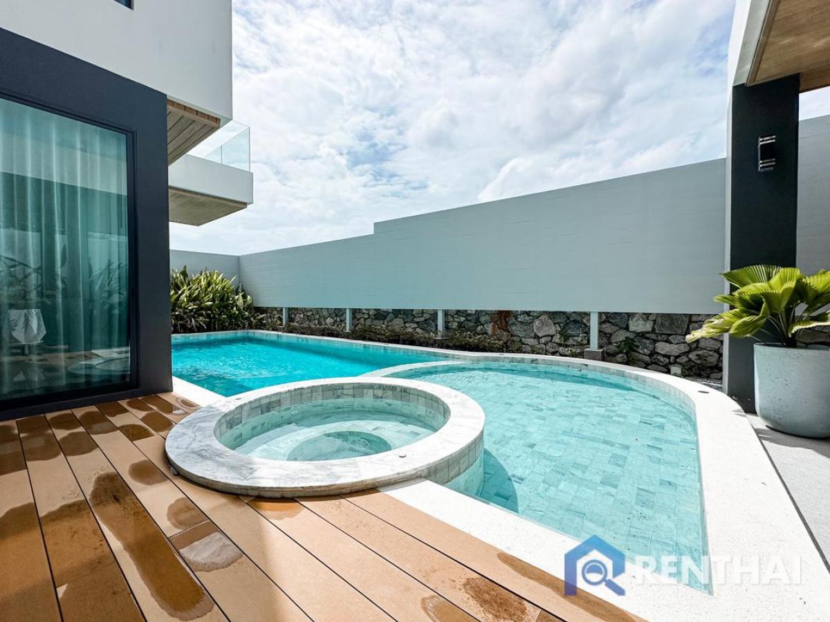 For SaleHousePattaya, Bangsaen, Chonburi : 2-storey luxury pool villa