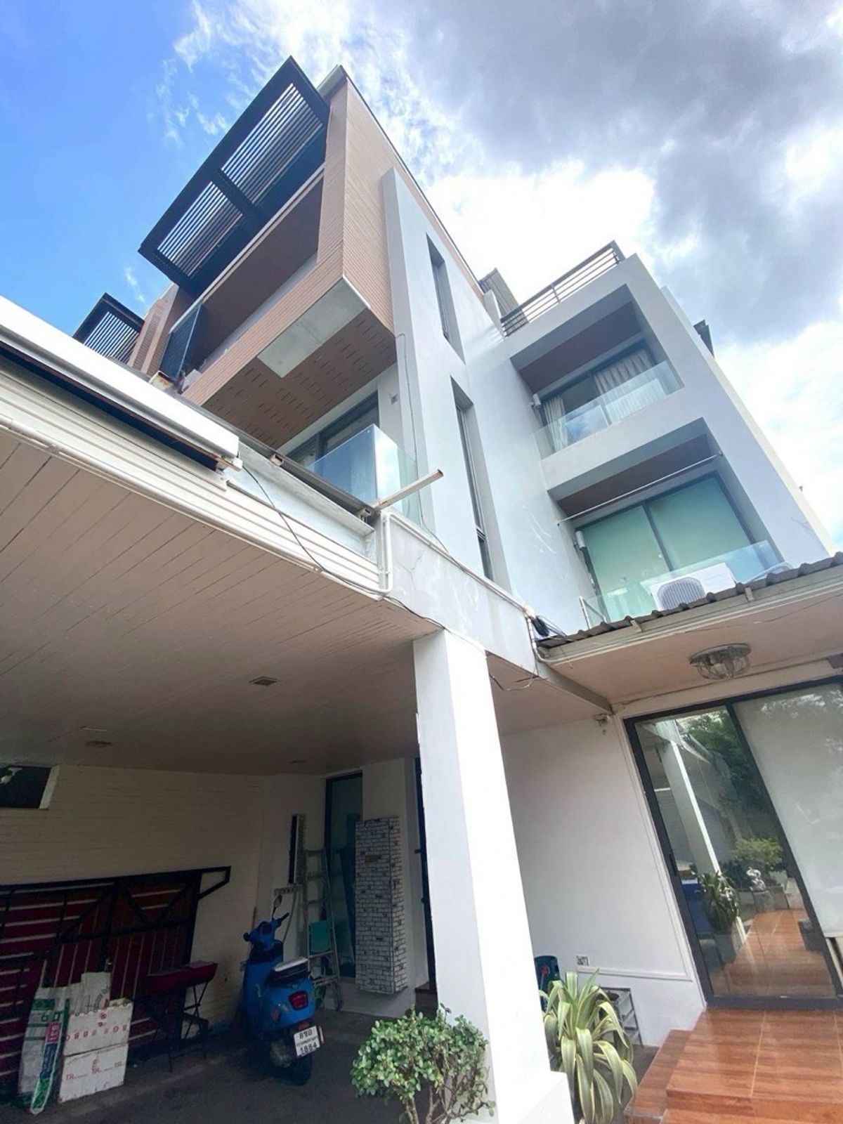 For SaleTownhomeSathorn, Narathiwat : Sell ​​Townhome in the cold weather.