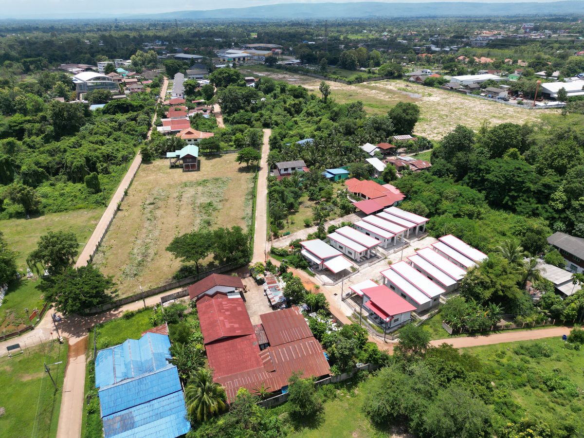 ขายที่ดินสกลนคร : ขายที่ดินสกลนคร 3-3-28 ไร่ ซอยหนองมันปลา 10 อำเภอเมืองสกลนคร แปลงสวยมาก ทำเลดีมาก ราคาดีสุดๆ