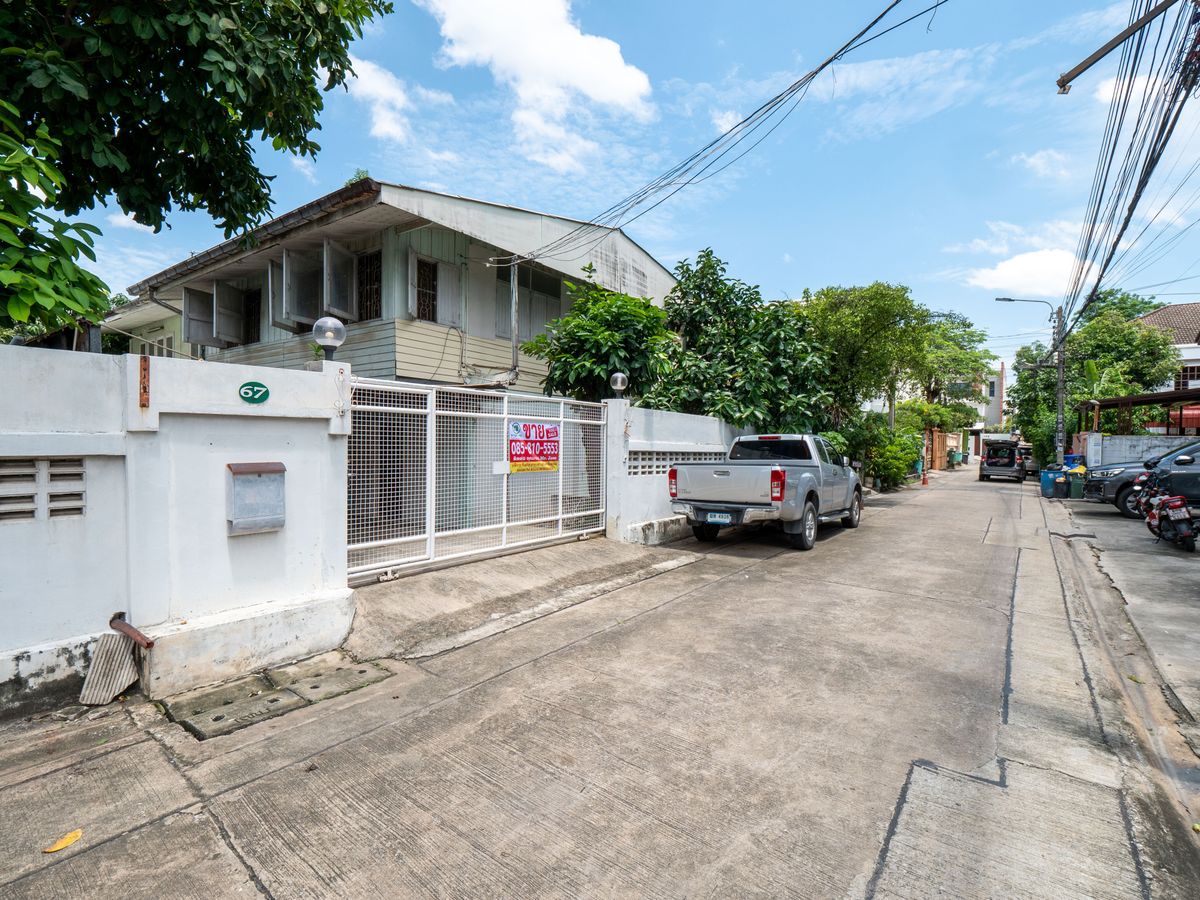 ขายที่ดินรัชดา ห้วยขวาง : ขายที่ดินห้วยขวาง ขายที่ดินซอยสุนทรศิริ ขายที่ดินซอยประชาราษฎร์บำเพ็ญ6 ขนาดที่ดิน 129 ตารางวา แปลงสวยมาก ทำเลดีมาก เหมาะแก่การลงทุน สร้างโรงแรม คอนโด หอพัก บ้านหรู หรือกิจการออฟฟิต ห่างจาก MRT ห้วยขวางเพียง 500 เมตรเท่านั้น