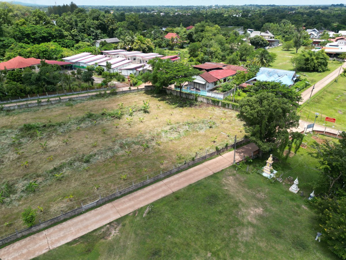 ขายที่ดินสกลนคร : ขายที่ดินสกลนคร 3-3-28 ไร่ ซอยหนองมันปลา 10 อำเภอเมืองสกลนคร แปลงสวยมาก ทำเลดีมาก ราคาดีสุดๆ