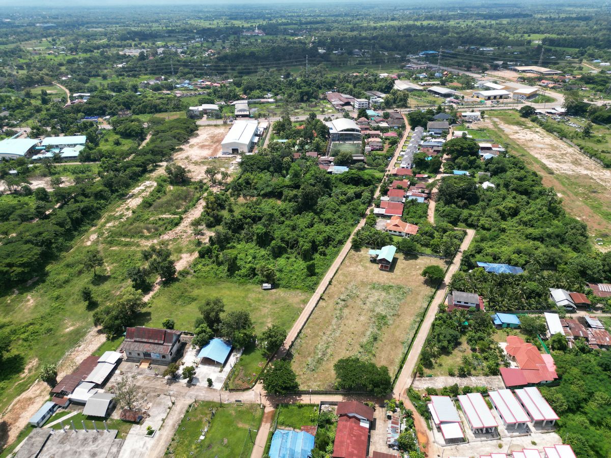 ขายที่ดินสกลนคร : ขายที่ดินสกลนคร 3-3-28 ไร่ ซอยหนองมันปลา 10 อำเภอเมืองสกลนคร แปลงสวยมาก ทำเลดีมาก ราคาดีสุดๆ