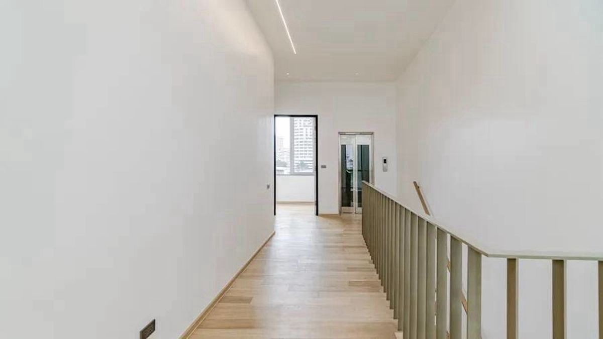 ขายทาวน์โฮมลาดพร้าว เซ็นทรัลลาดพร้าว : HOT DEAL !! ขาย Luxe35 บ้านหรู 4 ชั้น ขนาด 400 Sq.m 3 bed 6 bath ติดต่อ 086-795-9997 