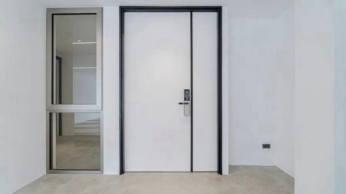 ขายทาวน์โฮมลาดพร้าว เซ็นทรัลลาดพร้าว : HOT DEAL !! ขาย Luxe35 บ้านหรู 4 ชั้น ขนาด 400 Sq.m 3 bed 6 bath ติดต่อ 086-795-9997 