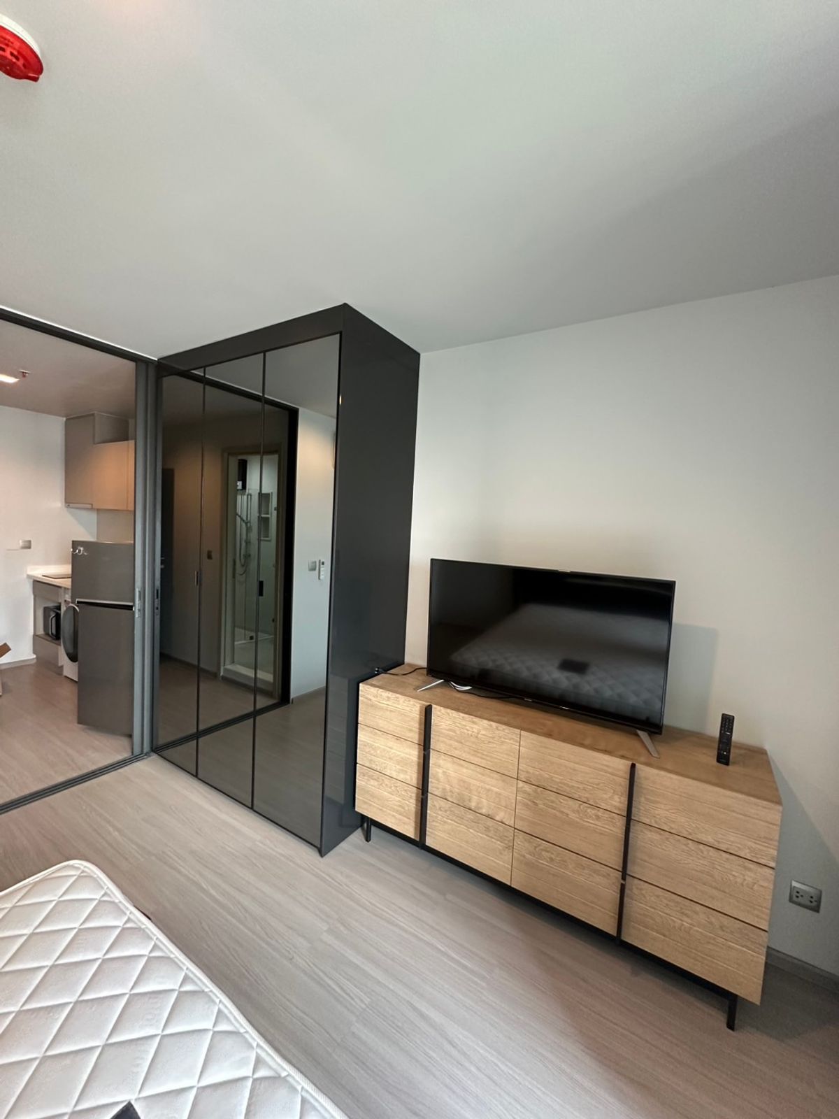 ให้เช่าคอนโดลาดพร้าว เซ็นทรัลลาดพร้าว : for Rent : Life ladprao 1bed1bath รีบโทรนะ 095-3905490