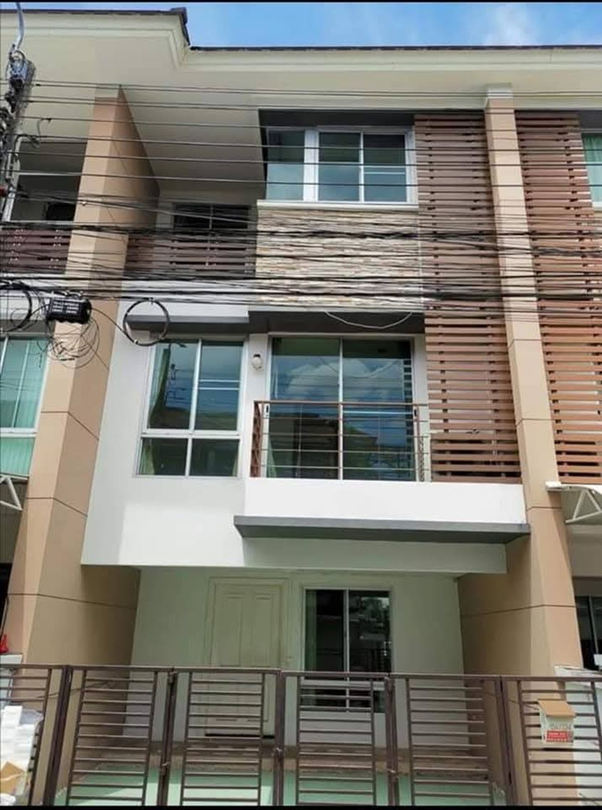 ให้เช่าทาวน์โฮมรัตนาธิเบศร์ สนามบินน้ำ พระนั่งเกล้า : ให้เช่าทาวน์โฮม 3 ชั้น พลัสซิตี้พาร์ค สนามบินน้ำ