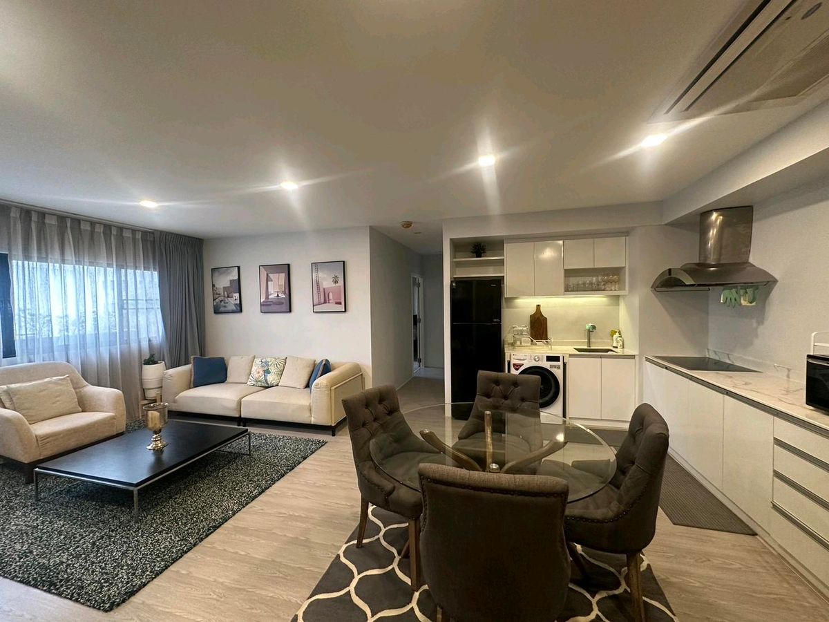 For RentCondoWitthayu, Chidlom, Langsuan, Ploenchit : 550 meters to BTS Chidlom 2 Bedrooms, 2 Bathrooms 98 sqm. 35,000 baht Cat Friendly 