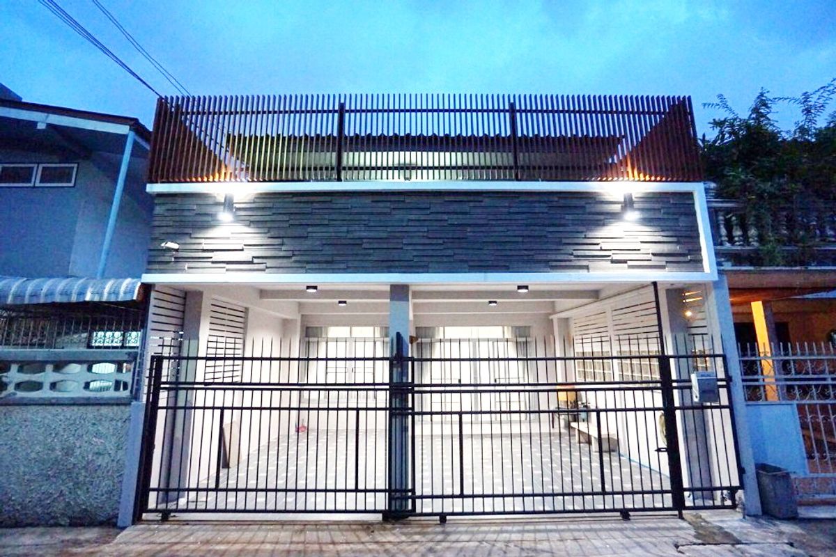 ให้เช่าทาวน์โฮมรัชดา ห้วยขวาง : HK0030😊 For RENT ให้เช่า ทาวน์เฮ้าส์ 3 ชั้น🚪4 ห้องนอน🏢รัชดา-ห้วยขวาง🔔พื้นที่บ้าน:364ตร.วา🔔พื้นที่ใช้สอย:30.33ตร.ม.💲เช่า:60,000฿📞O99-5919653,O65-9423251✅LineID:@sureresidence