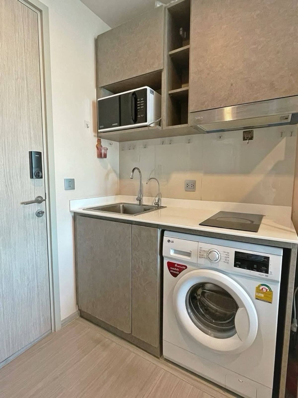 For SaleCondoSamut Prakan,Samrong : Condo for sale aspire Erawan Prime, 7th floor, city view, size 35.29 sq.m., price 3,000,000 baht