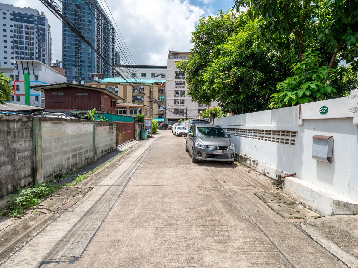 ขายที่ดินรัชดา ห้วยขวาง : ขายที่ดินห้วยขวาง ขายที่ดินซอยสุนทรศิริ ขายที่ดินซอยประชาราษฎร์บำเพ็ญ6 ขนาดที่ดิน 129 ตารางวา แปลงสวยมาก ทำเลดีมาก เหมาะแก่การลงทุน สร้างโรงแรม คอนโด หอพัก บ้านหรู หรือกิจการออฟฟิต ห่างจาก MRT ห้วยขวางเพียง 500 เมตรเท่านั้น