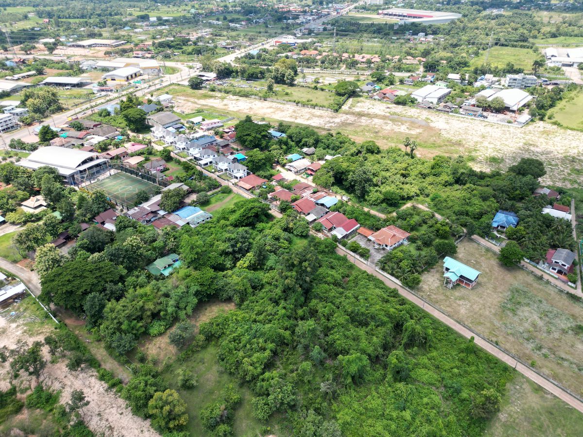 ขายที่ดินสกลนคร : ขายที่ดินสกลนคร 3-3-28 ไร่ ซอยหนองมันปลา 10 อำเภอเมืองสกลนคร แปลงสวยมาก ทำเลดีมาก ราคาดีสุดๆ