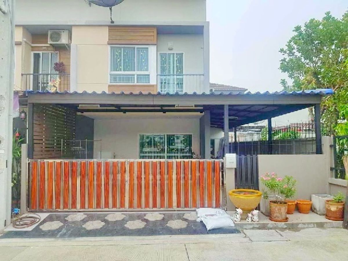For RentTownhomeSilom, Saladaeng, Bangrak : With 38 Phatthanakan 38 Electrical appliances, The Nine Rama 9 2.2 km. MRT Khlong Klanan 1.6 km for rent 2 floors, 26 sq.w. 212 sq.m.