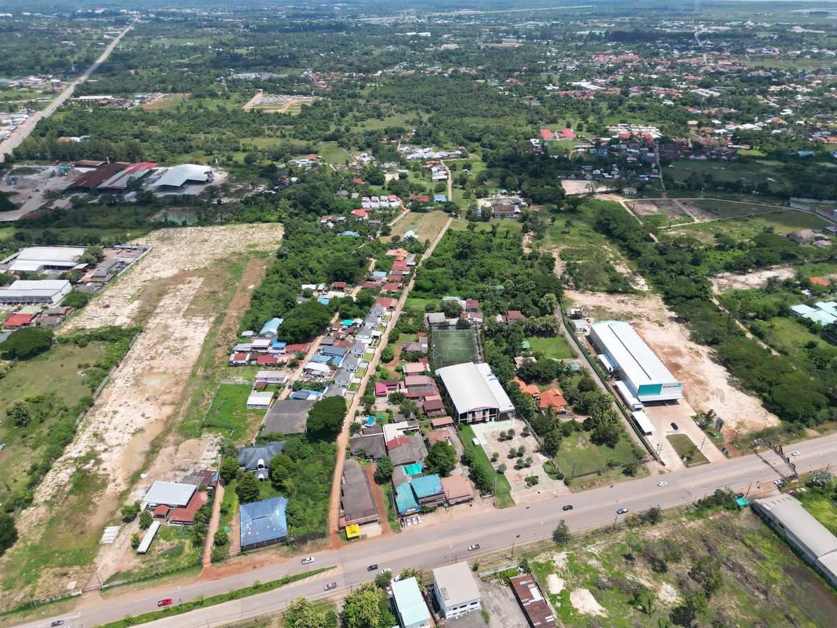 ขายที่ดินสกลนคร : ขายที่ดินสกลนคร 3-3-28 ไร่ ซอยหนองมันปลา 10 อำเภอเมืองสกลนคร แปลงสวยมาก ทำเลดีมาก ราคาดีสุดๆ