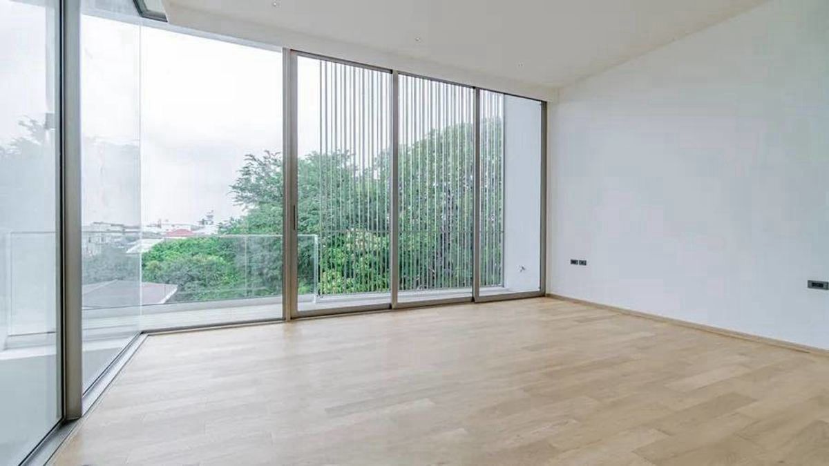 ขายทาวน์โฮมลาดพร้าว เซ็นทรัลลาดพร้าว : HOT DEAL !! ขาย Luxe35 บ้านหรู 4 ชั้น ขนาด 400 Sq.m 3 bed 6 bath ติดต่อ 086-795-9997 