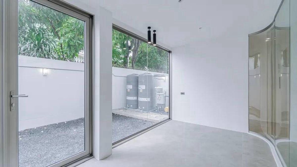 ขายทาวน์โฮมลาดพร้าว เซ็นทรัลลาดพร้าว : HOT DEAL !! ขาย Luxe35 บ้านหรู 4 ชั้น ขนาด 400 Sq.m 3 bed 6 bath ติดต่อ 086-795-9997 