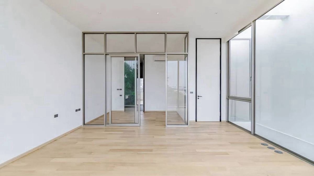 ขายทาวน์โฮมลาดพร้าว เซ็นทรัลลาดพร้าว : HOT DEAL !! ขาย Luxe35 บ้านหรู 4 ชั้น ขนาด 400 Sq.m 3 bed 6 bath ติดต่อ 086-795-9997 