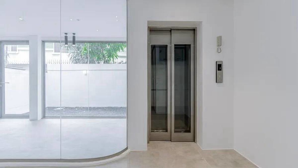 ขายทาวน์โฮมลาดพร้าว เซ็นทรัลลาดพร้าว : HOT DEAL !! ขาย Luxe35 บ้านหรู 4 ชั้น ขนาด 400 Sq.m 3 bed 6 bath ติดต่อ 086-795-9997 