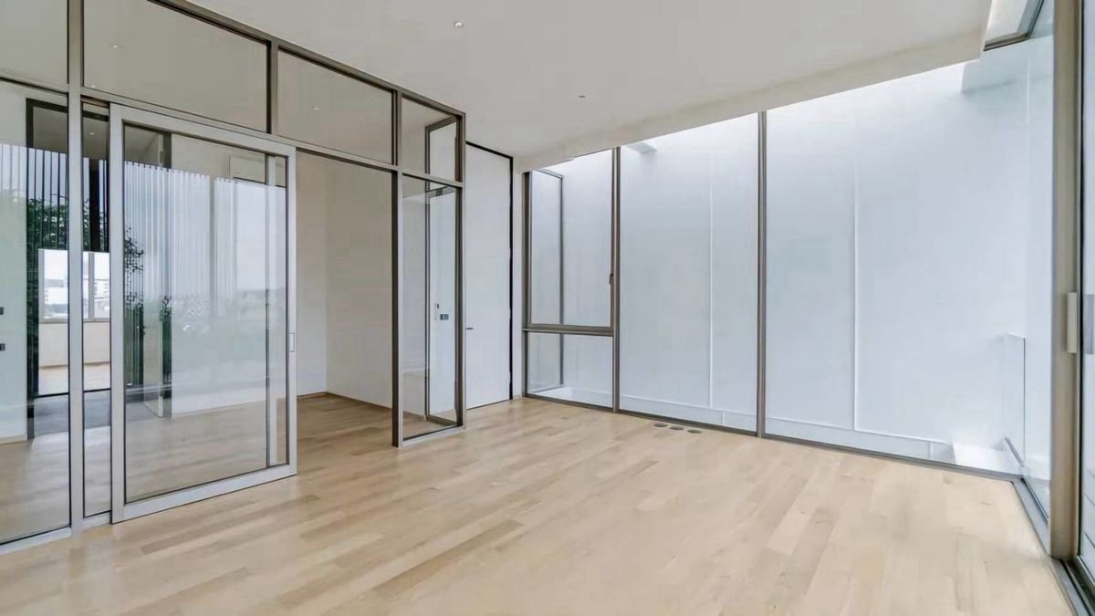 ขายทาวน์โฮมลาดพร้าว เซ็นทรัลลาดพร้าว : HOT DEAL !! ขาย Luxe35 บ้านหรู 4 ชั้น ขนาด 400 Sq.m 3 bed 6 bath ติดต่อ 086-795-9997 