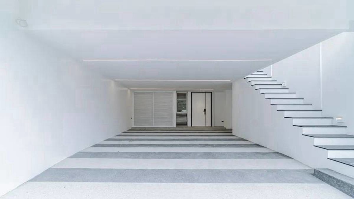 ขายทาวน์โฮมลาดพร้าว เซ็นทรัลลาดพร้าว : HOT DEAL !! ขาย Luxe35 บ้านหรู 4 ชั้น ขนาด 400 Sq.m 3 bed 6 bath ติดต่อ 086-795-9997 