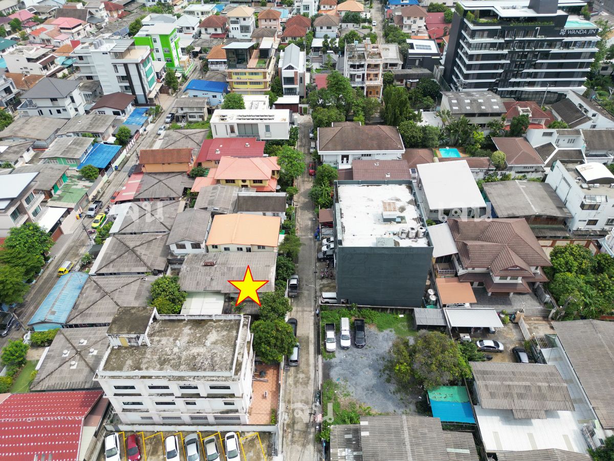 ขายที่ดินรัชดา ห้วยขวาง : ขายที่ดินห้วยขวาง ขายที่ดินซอยสุนทรศิริ ขายที่ดินซอยประชาราษฎร์บำเพ็ญ6 ขนาดที่ดิน 129 ตารางวา แปลงสวยมาก ทำเลดีมาก เหมาะแก่การลงทุน สร้างโรงแรม คอนโด หอพัก บ้านหรู หรือกิจการออฟฟิต ห่างจาก MRT ห้วยขวางเพียง 500 เมตรเท่านั้น