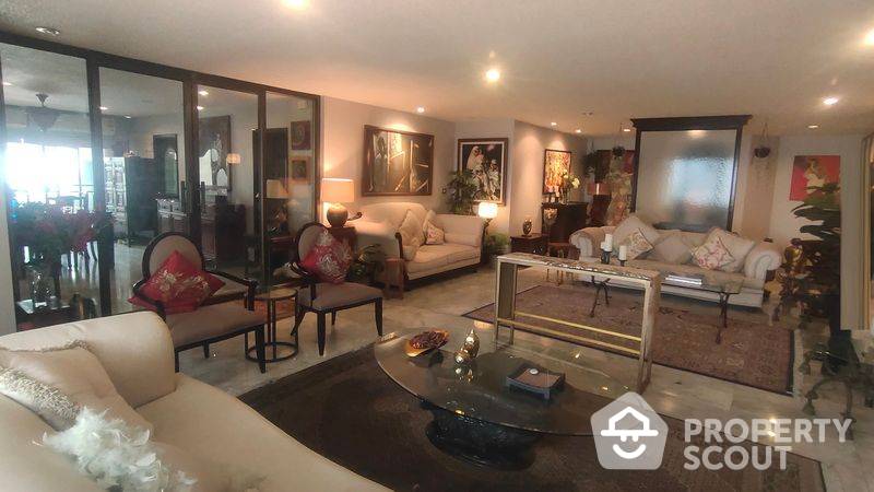 For SaleCondoSukhumvit, Asoke, Thonglor : 3-BR Condo at Regent On The Park 3 Condominium near MRT Phetchaburi
