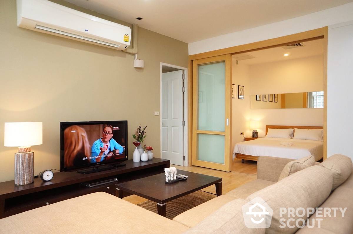 For SaleCondoWongwianyai, Charoennakor : 2-BR Condo at Baan Sathorn Chaopraya near BTS Krung Thon Buri