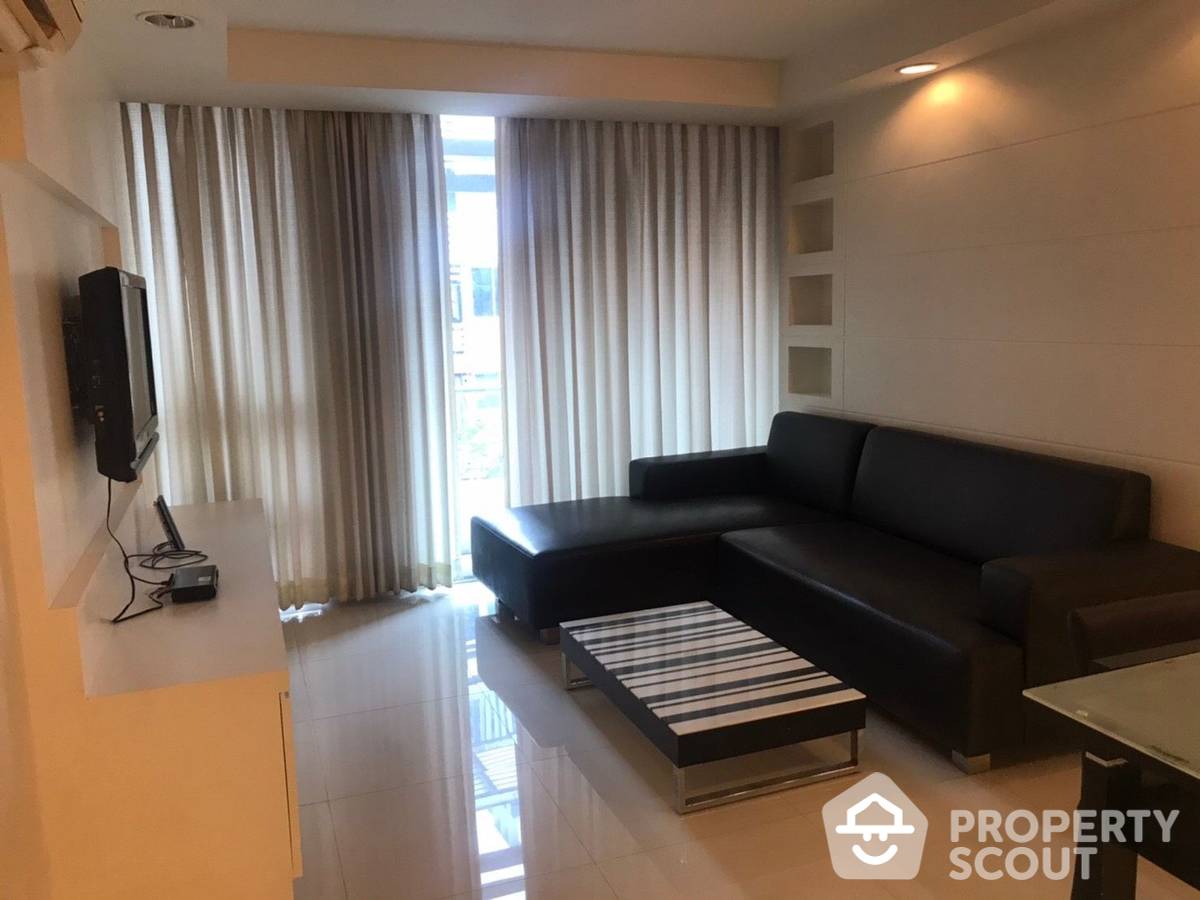 For SaleCondoRatchadapisek, Huaikwang, Suttisan : 2-BR Condo at The Kris Ratchada 17 near MRT Sutthisan