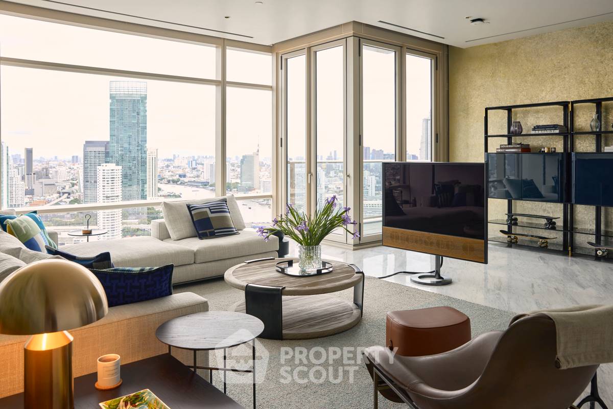 For SaleCondoSathorn, Narathiwat : 3-BR Condo at Four Seasons Private Residences Bangkok near BTS Saphan Taksin