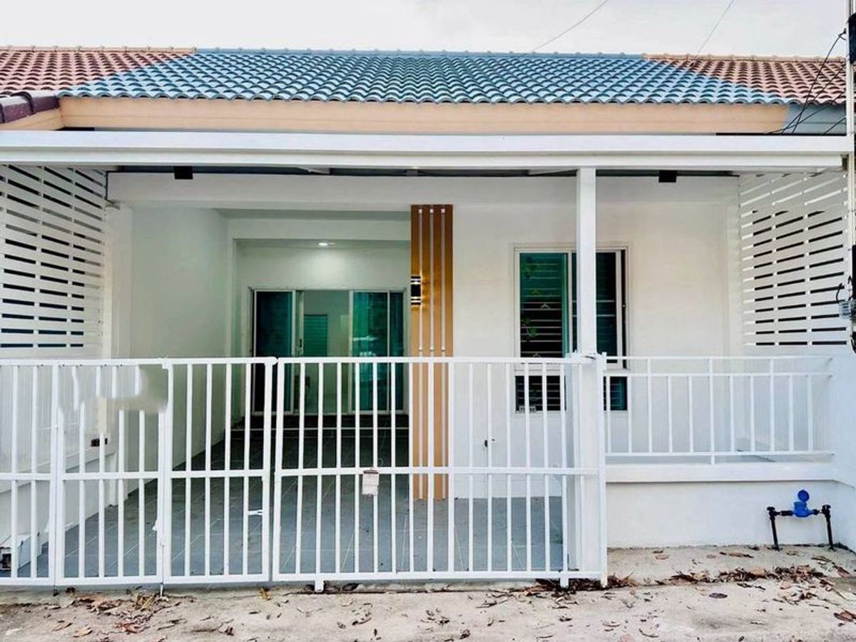 ขายทาวน์โฮมศรีราชา แหลมฉบัง บ้านบึง : ขายบ้านรีโนเวทสวยมาก พร้อมเฟอร์นิเจอร์  บึง-บ่อวิน ใกล้นิคมอมตะซิตี้