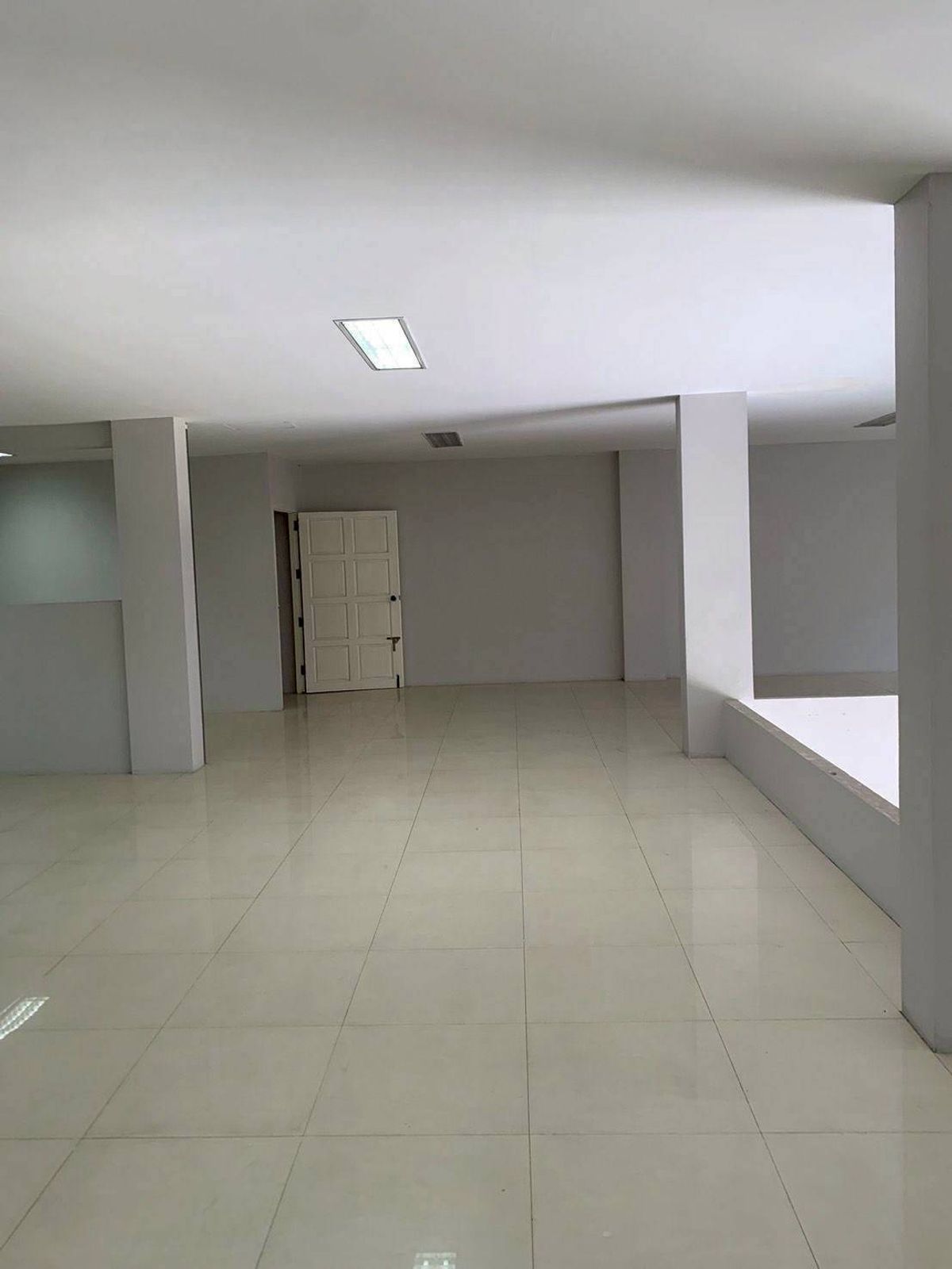 For RentShop HouseNonthaburi, Bang Yai, Bangbuathong : Rent a 3 -story commercial building + roof on the main road, Bang Yai City Excellent trading location (N.1722)