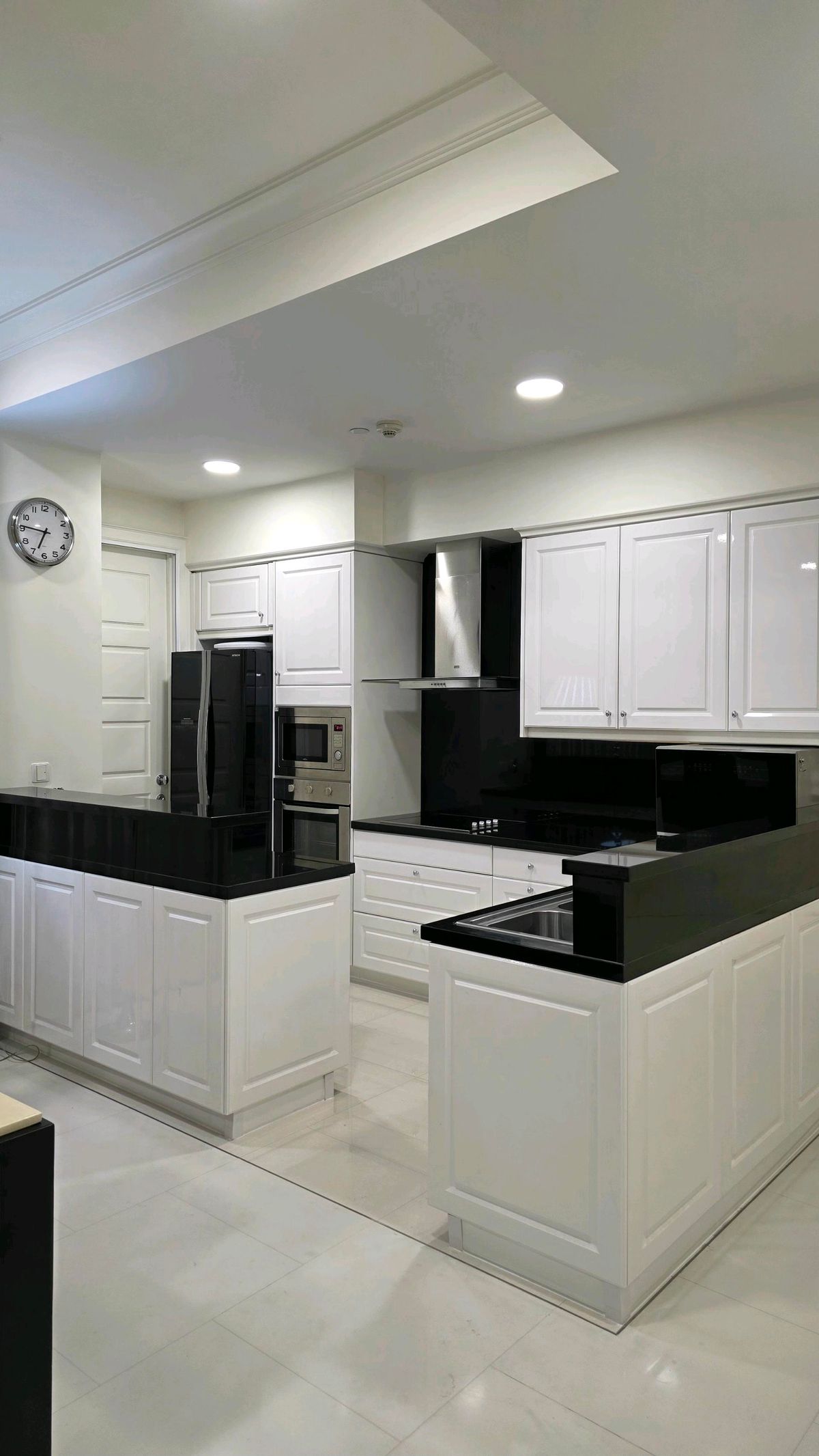 ให้เช่าคอนโดสุขุมวิท อโศก ทองหล่อ : ✨🛗 ลิฟต์ส่วนตัว • ความหรูหราเงียบสงบใจกลางอโศก 🏙️  |   Royce Residences คอนโดระดับ Hi-End ที่ตอบโจทย์ชีวิตคนเมืองอย่างแท้จริง