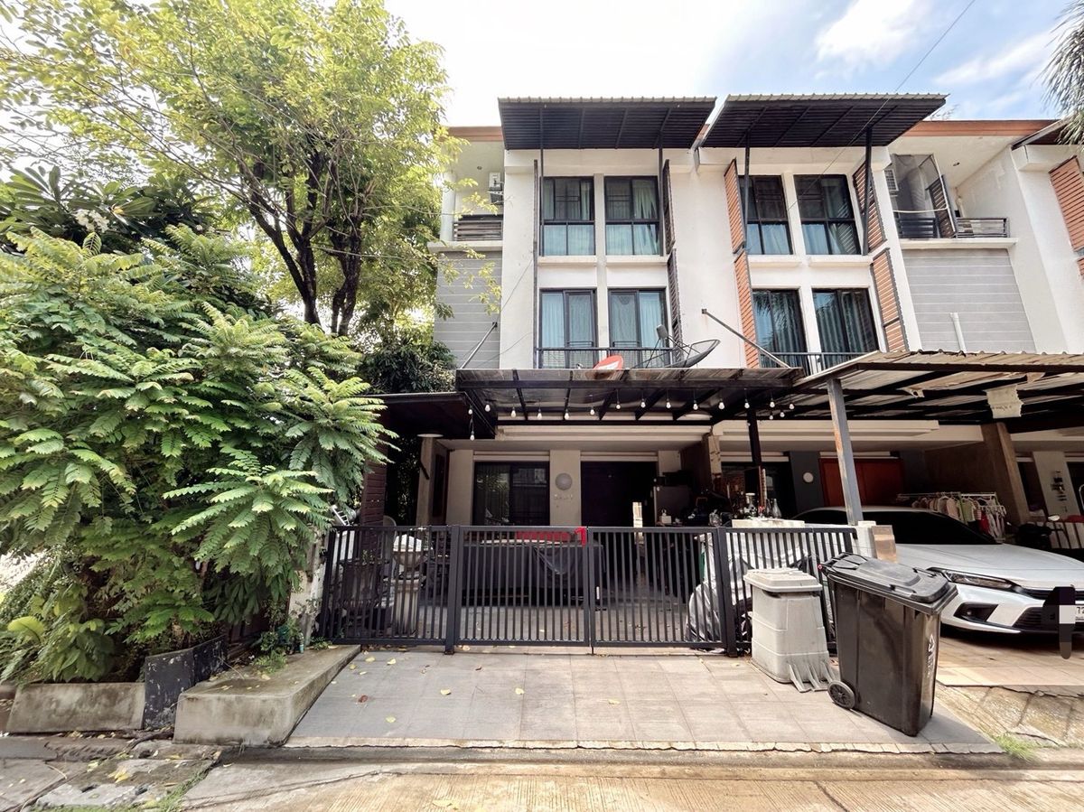 ขายทาวน์โฮมเกษตร นวมินทร์ ลาดปลาเค้า : ขาย อารียา โมว่า เกษตร-นวมินทร์ บ้านสวย **แปลงมุม**ทาวน์โฮม 3 ชั้น 
