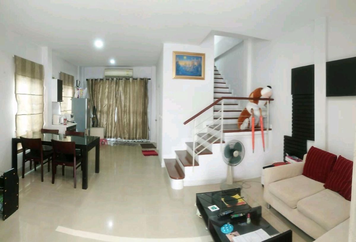ขายทาวน์โฮมพัฒนาการ ศรีนครินทร์ : ขายทาวน์โฮม 3 ชั้น บ้านหลังมุมเงียบสงบ โครงการ บ้านกลางเมือง เดอะ รอยัล โมนาโค ศรีนครินทร์ 24 (Baan Klang Muang The Royal Monaco)
