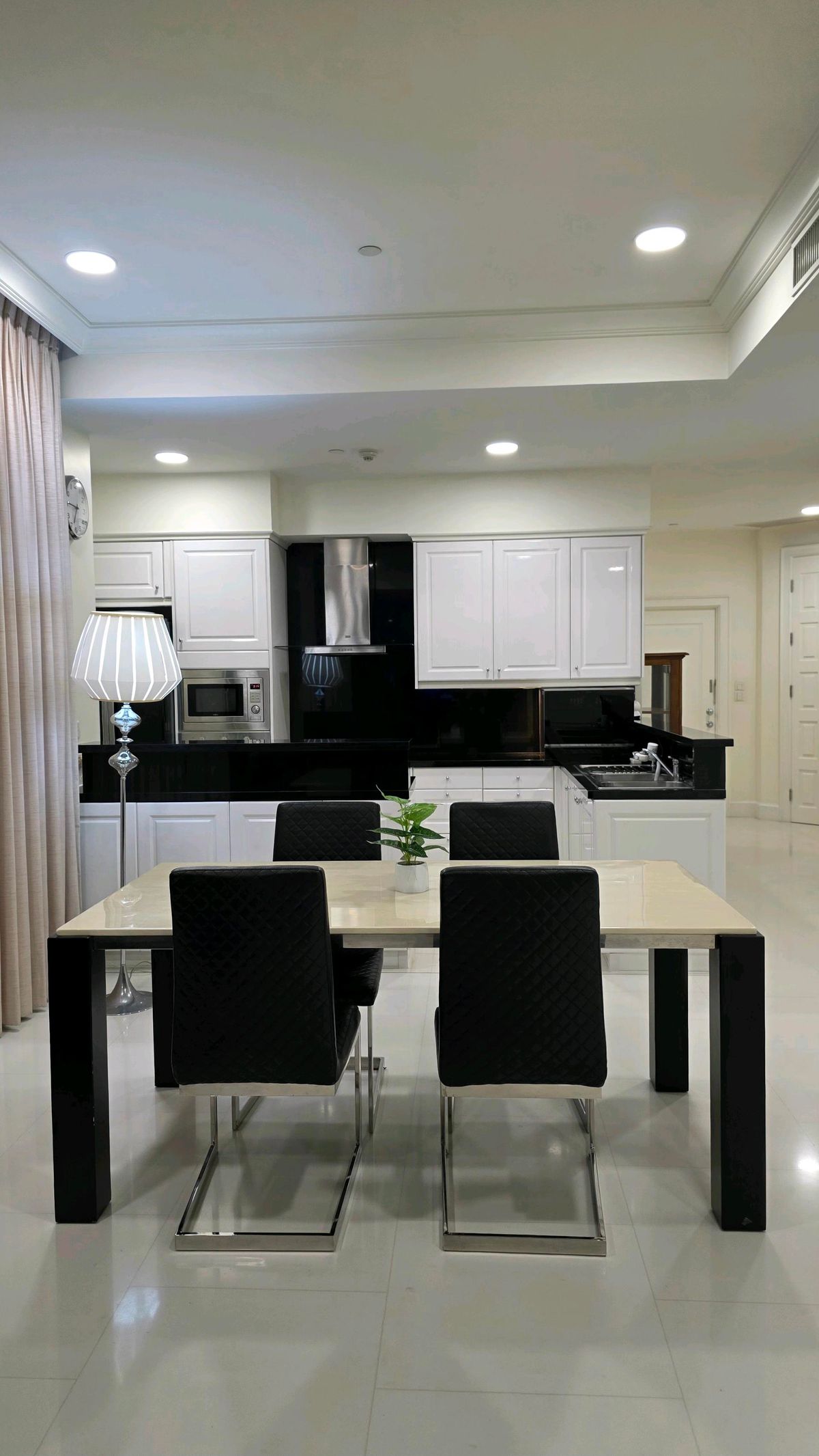 ให้เช่าคอนโดสุขุมวิท อโศก ทองหล่อ : ✨🛗 ลิฟต์ส่วนตัว • ความหรูหราเงียบสงบใจกลางอโศก 🏙️  |   Royce Residences คอนโดระดับ Hi-End ที่ตอบโจทย์ชีวิตคนเมืองอย่างแท้จริง