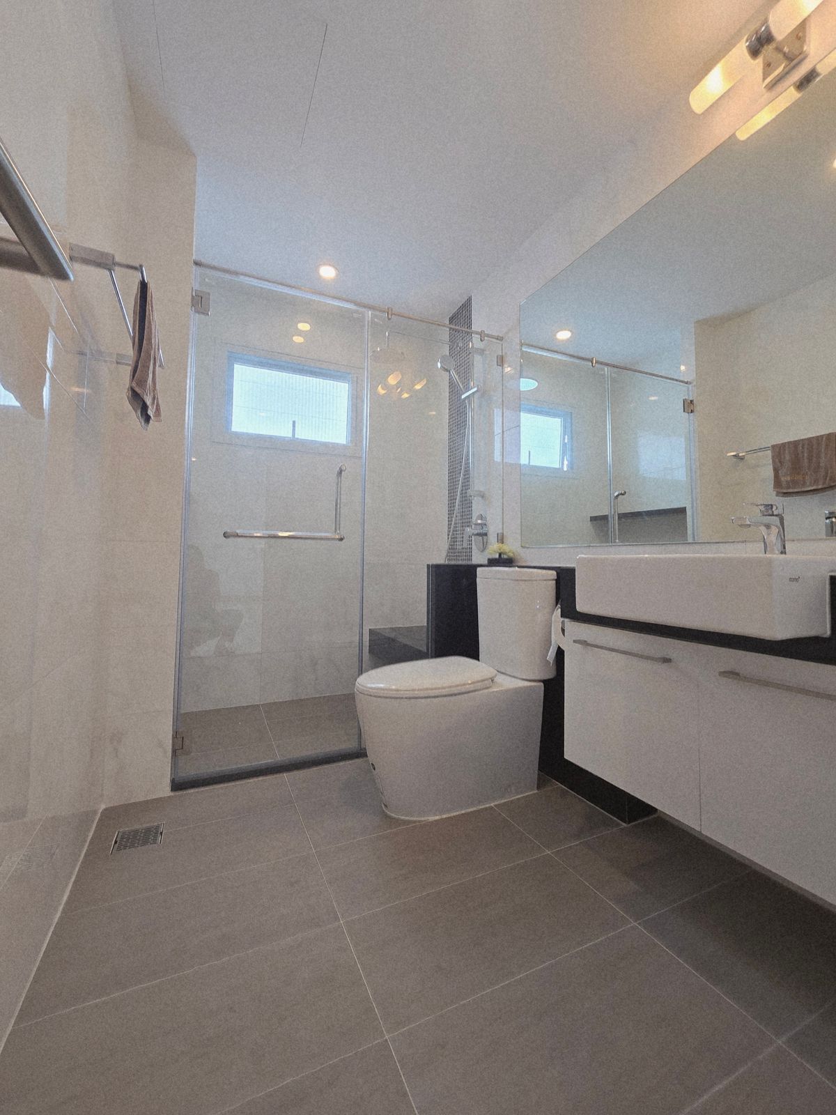 For SaleCondoRama3 (Riverside),Satupadit : Sell ​​high riae condo, resort style, 28th floor, C 99.87 sqm. The room has never been in the River Rama 3 view.