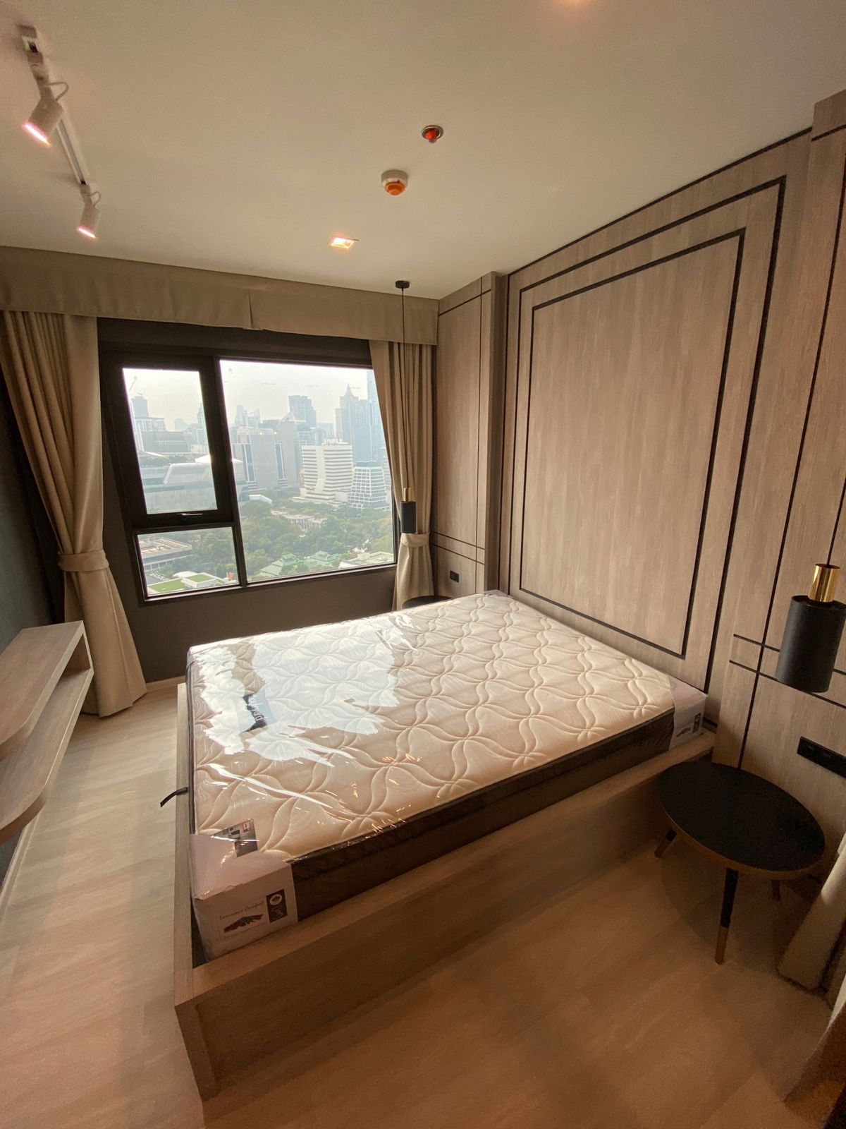 For RentCondoWitthayu, Chidlom, Langsuan, Ploenchit :  Life One Wireless LSIR0091
