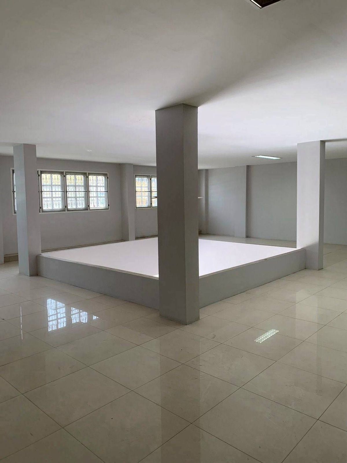 For RentShop HouseNonthaburi, Bang Yai, Bangbuathong : Rent a 3 -story commercial building + roof on the main road, Bang Yai City Excellent trading location (N.1722)