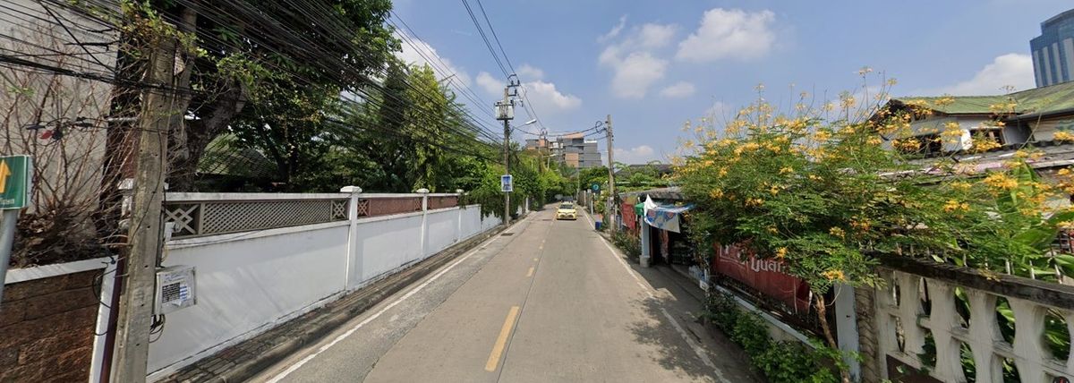 ขายที่ดินลาดพร้าว เซ็นทรัลลาดพร้าว : ขายที่ดินในซอยลาดพร้าว แปลงสวย ในแหล่งที่อยู่อาศัยที่ใกล้กับ ห้างสรรพสินค้า , โรงเรียน และ BTS , MRT เนื้อที่ เกือบงาน