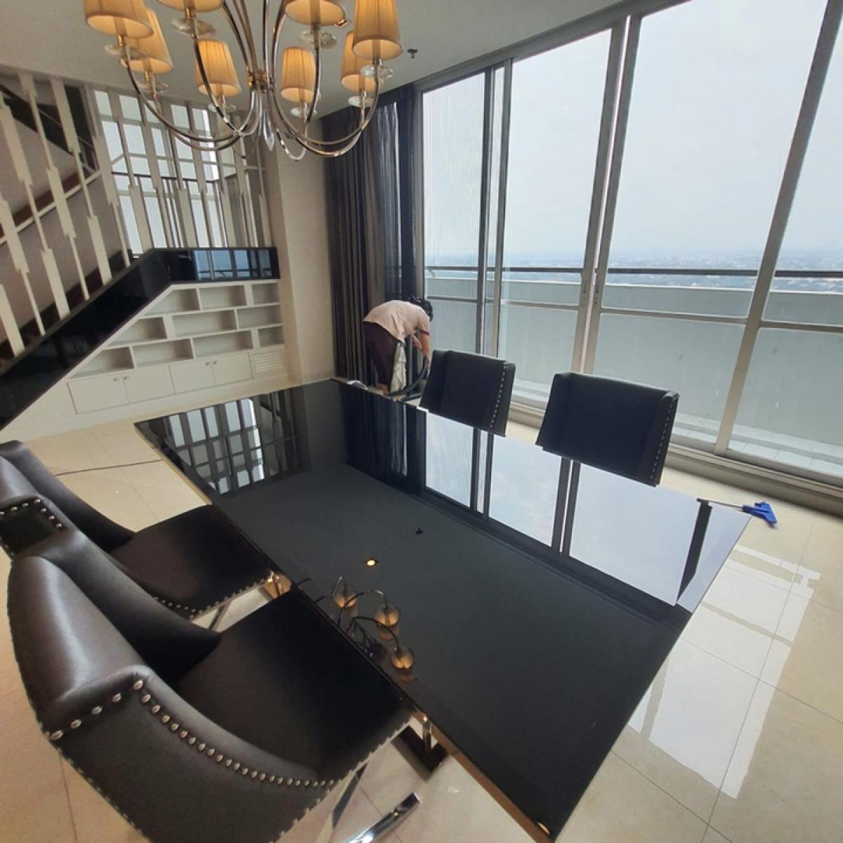 For RentCondoPattanakan, Srinakarin : For Rent Penthouse Duplex 3beds 4baths 300 sqm. Zone Srinakarin Fully Furnished & Ready to move in