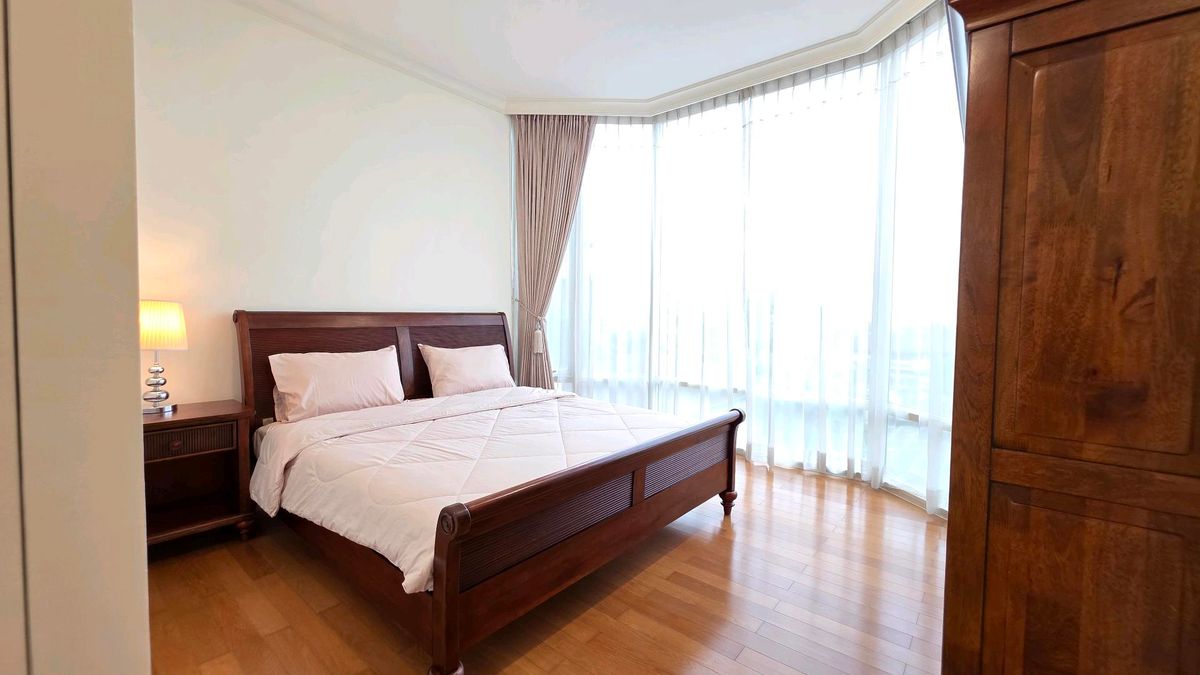 ให้เช่าคอนโดสุขุมวิท อโศก ทองหล่อ : ✨🛗 ลิฟต์ส่วนตัว • ความหรูหราเงียบสงบใจกลางอโศก 🏙️  |   Royce Residences คอนโดระดับ Hi-End ที่ตอบโจทย์ชีวิตคนเมืองอย่างแท้จริง