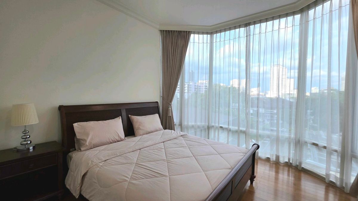 ให้เช่าคอนโดสุขุมวิท อโศก ทองหล่อ : ✨🛗 ลิฟต์ส่วนตัว • ความหรูหราเงียบสงบใจกลางอโศก 🏙️  |   Royce Residences คอนโดระดับ Hi-End ที่ตอบโจทย์ชีวิตคนเมืองอย่างแท้จริง