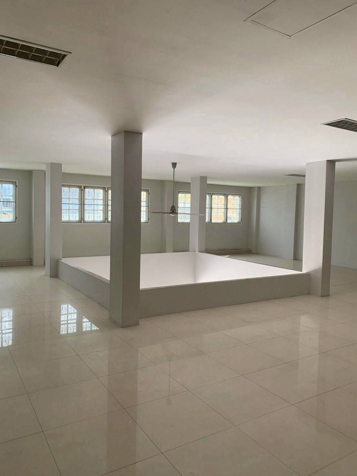 For RentShop HouseNonthaburi, Bang Yai, Bangbuathong : Rent a 3 -story commercial building + roof on the main road, Bang Yai City Excellent trading location (N.1722)
