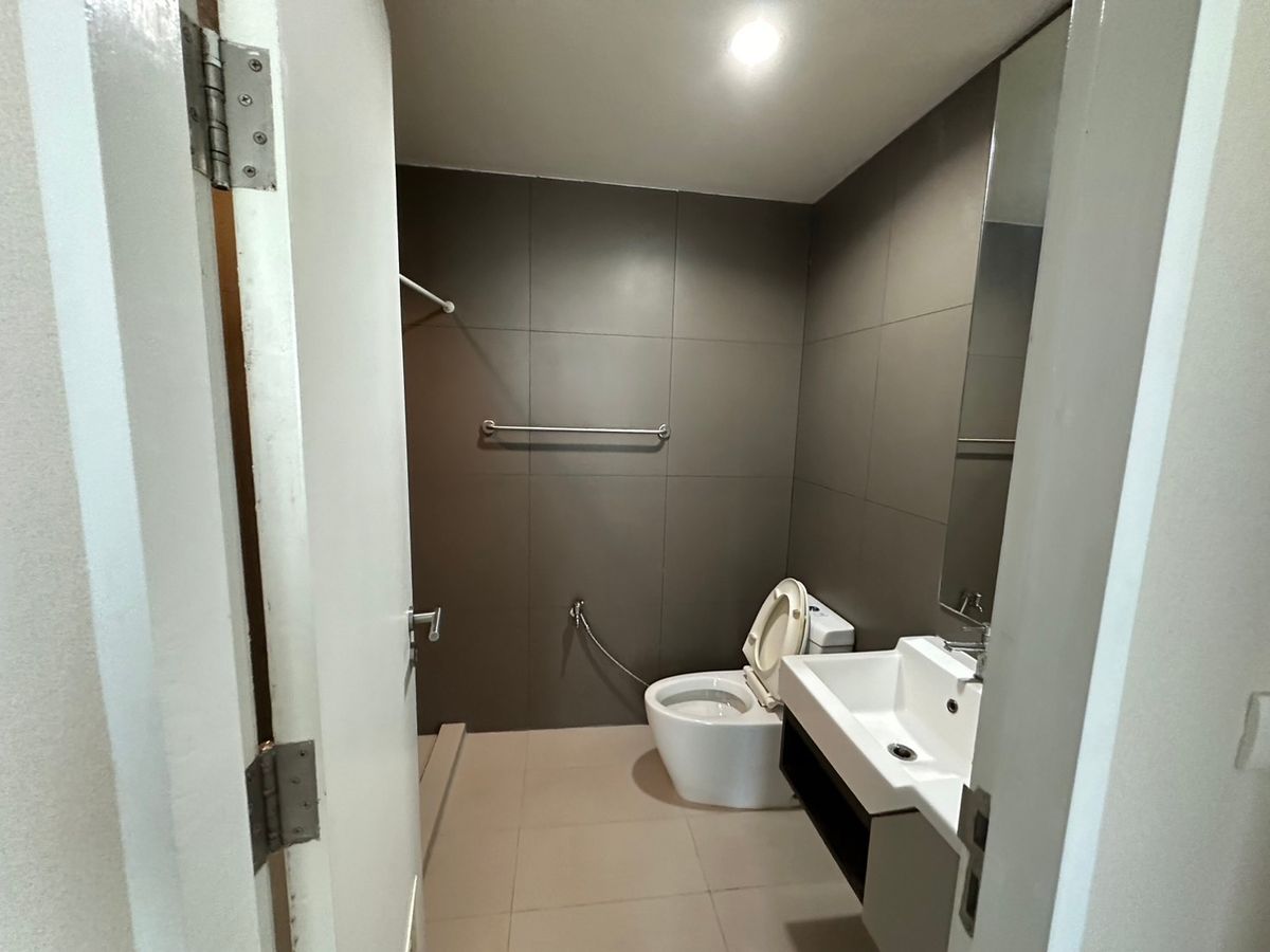 For SaleCondoRatchadapisek, Huaikwang, Suttisan : Selling with tenants Movenpick Residences Ekkamai Price 3,300,000 baht [Oms250501]